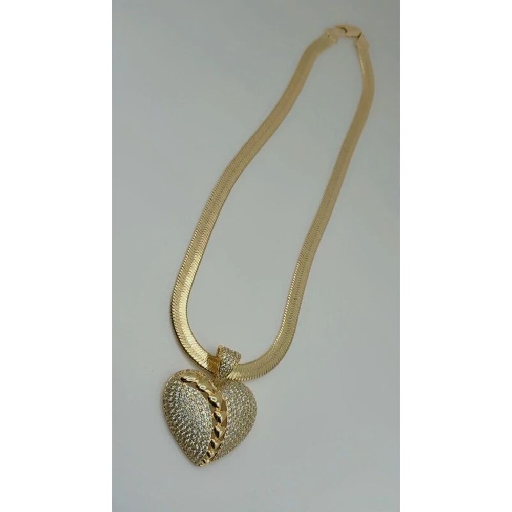 Cadena plana con dije de corazón